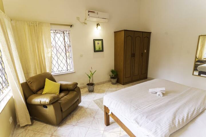Bedroom 2 image 4