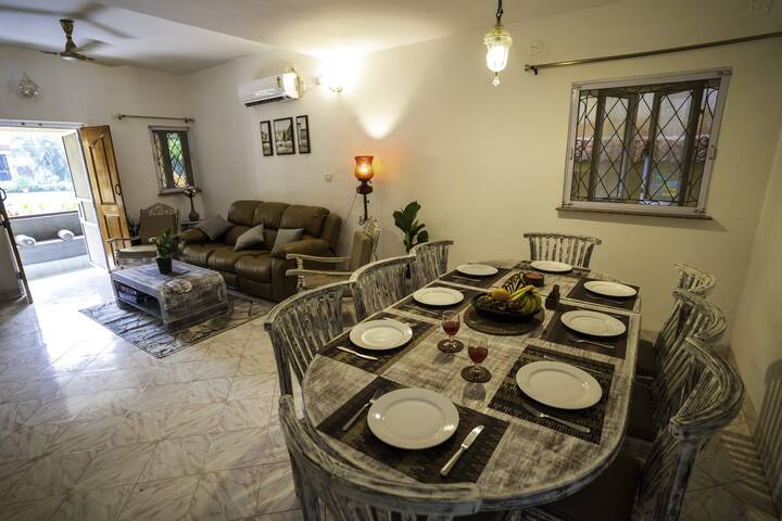 Dining area image 2