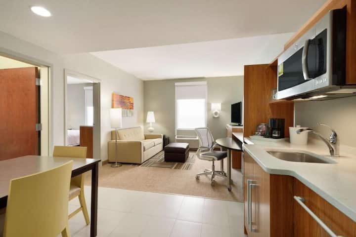 Tropical Retreat: 2 Relaxing Units, Pets Allowed! - Homestead, FL