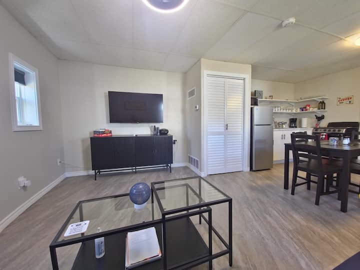 Cozy Home On A Quiet Street Minutes To Dt Kingston - Kingston