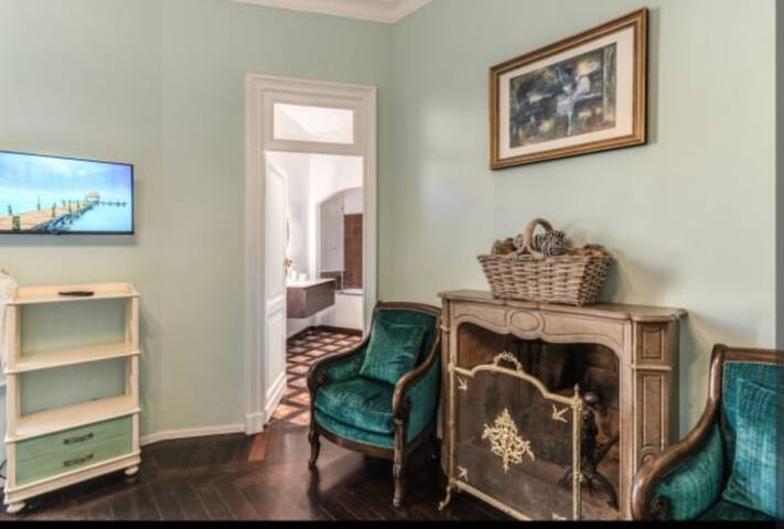 Charming Barberini suite apartment gallery image 3