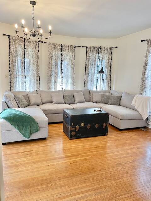 Spacious Home close to Casino, College, Shopping