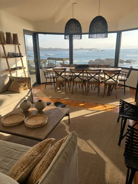 Spectacular house for 2 families on the front line