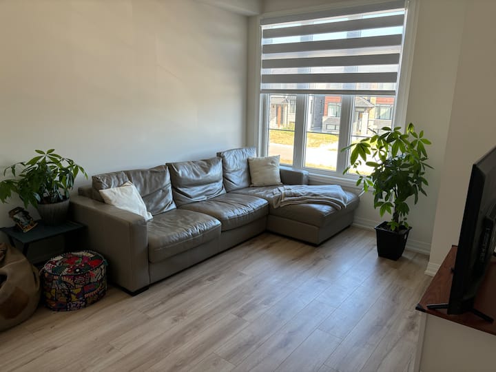 The Cyberspace (No Cleaning Fees, Private Hot Tub) - Pickering