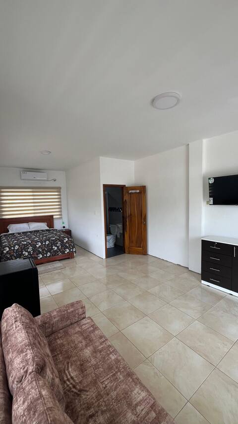 Habitación matrimonial "Felipe" con vista al mar.