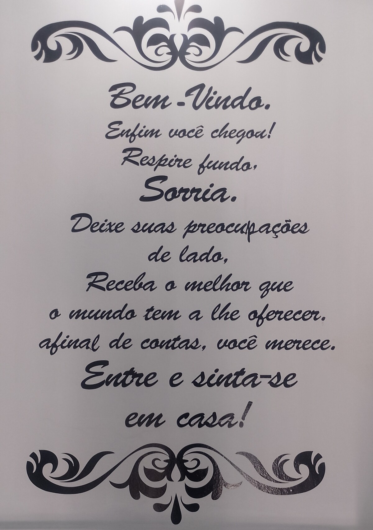 Garotinha Abraçando O Melhor Amigo E Se Sinta Feliz Ilustração Stock -  Ilustração de vetor, empatia: 249631526, image size:1200x1705