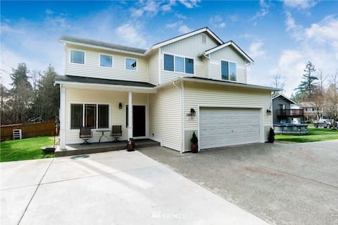 Spacious Home | Hot Tub, Game Room, EV | Near JBLM