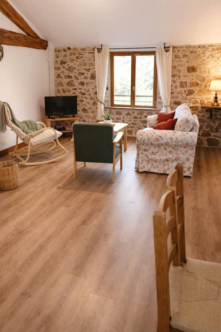 Gîte Chabanais Avec Terrasse & Piscine Chauffée - La Péruse