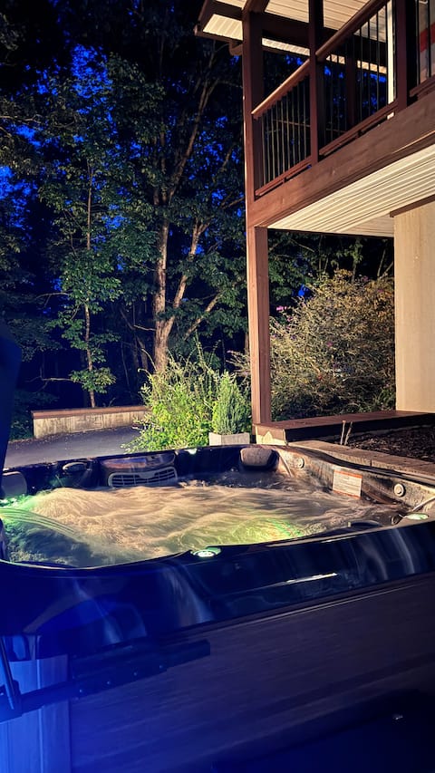 Forest~Deck~HotTub~EV~Secluded~Hiking Trails