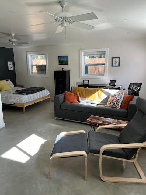 Successful Airbnb property: Cozy, quiet, guesthouse in Murray Hill