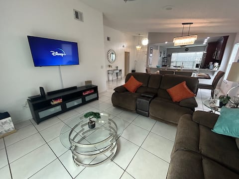 Top performing Airbnb: Family Getaway w/ Pool & Arcade – Near All Parks ! in Buenaventura Lakes