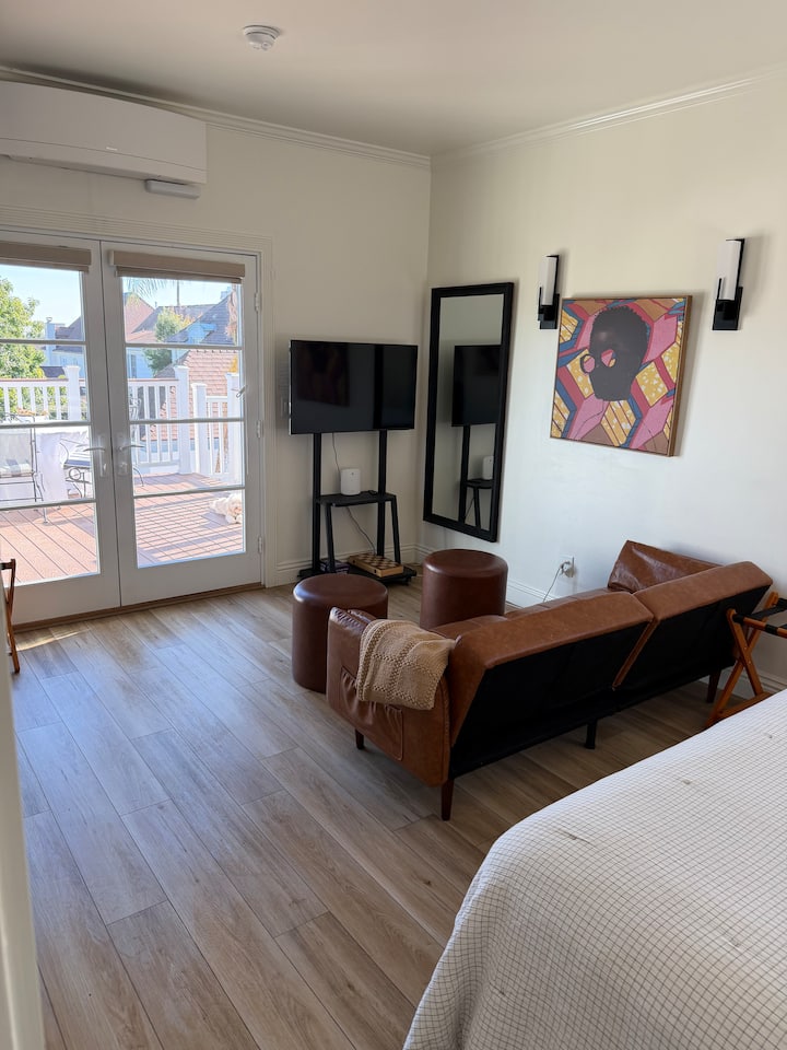 Studio Guest House With A View Of Downtown - Los Angeles, CA