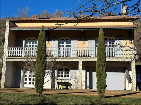 Ô Pailhats spacious gîte near Sancy