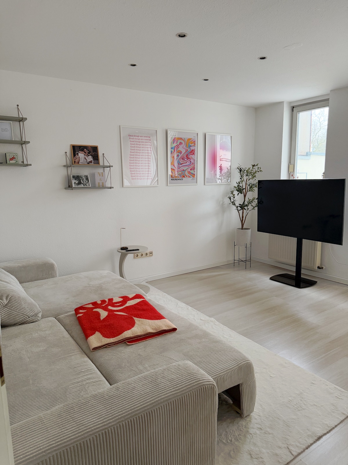Top performing Airbnb: Modern downtown apartment in Altstadt Nord