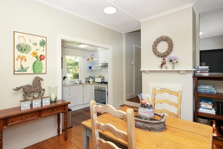 3 Min Walk To Bowral, Quintessential Cottage! - Mittagong