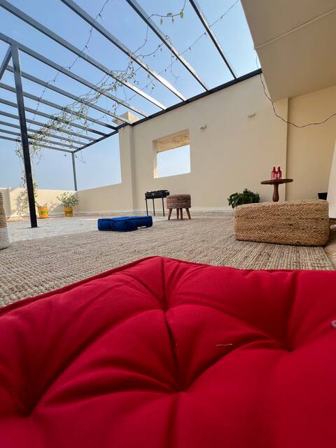 Luxury 4BHK Penthouse with Theatre, Jacuzzi & BBQ!