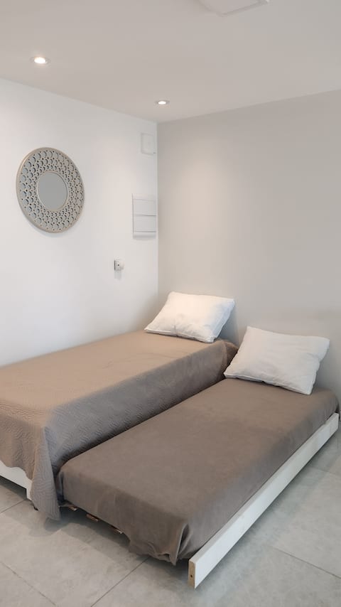 Popular Airbnb listing: Two-room apartment with garage and balcony in General Roca