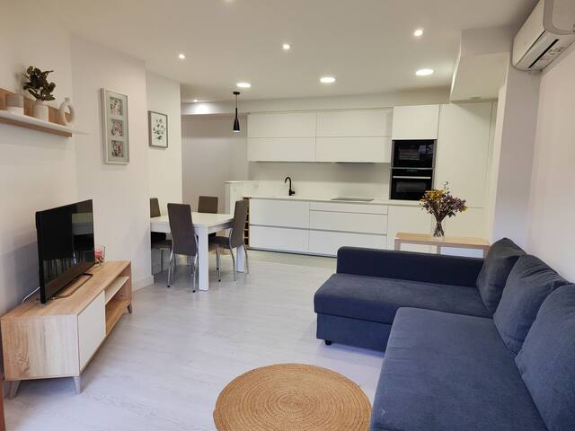 Casa con terraza grande. Parking gratis