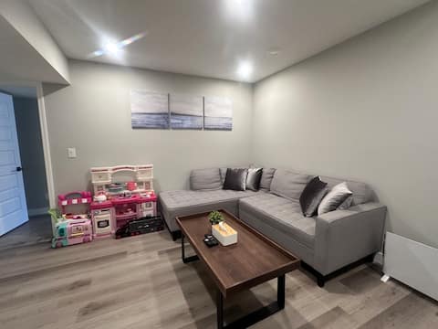 Successful Airbnb property: Cozy Budget Friendly 2BR Suite w/ Private Entrance in Calgary