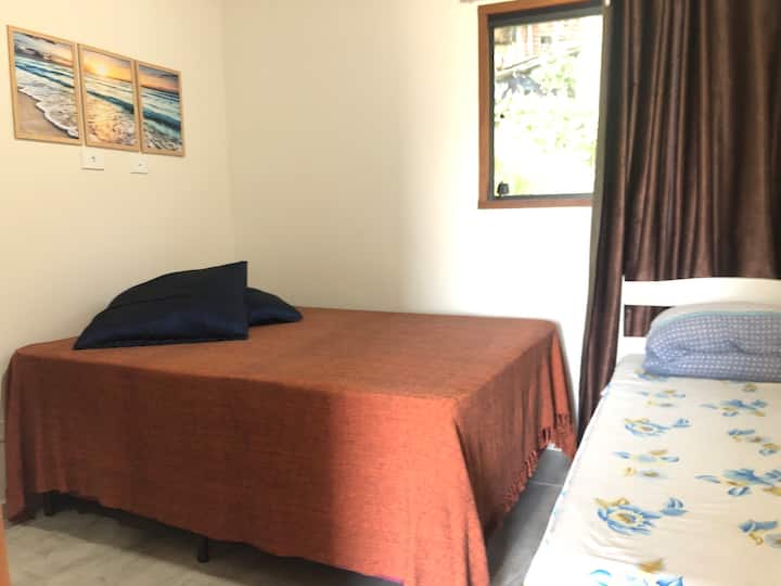 Apartmán 
1 manželská posteľ Queen a 1 jednolôžko.
Klimatizované 
Veľké zrkadlo po celej dĺžke