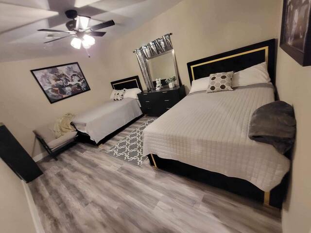 Glamorous 6 BR Getaway gallery image 3