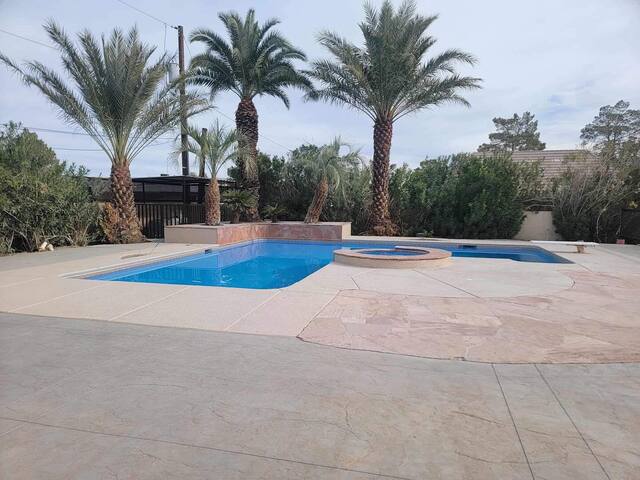 Glamorous 6 BR Getaway gallery image 5