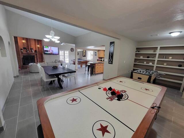 Glamorous 6 BR Getaway gallery image 2