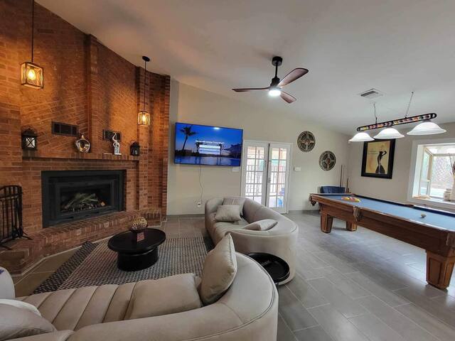 Glamorous 6 BR Getaway