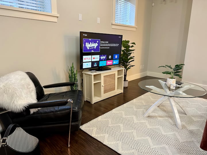 Beautiful & Spacious - 10 Min Walk To Rjh! - Victoria