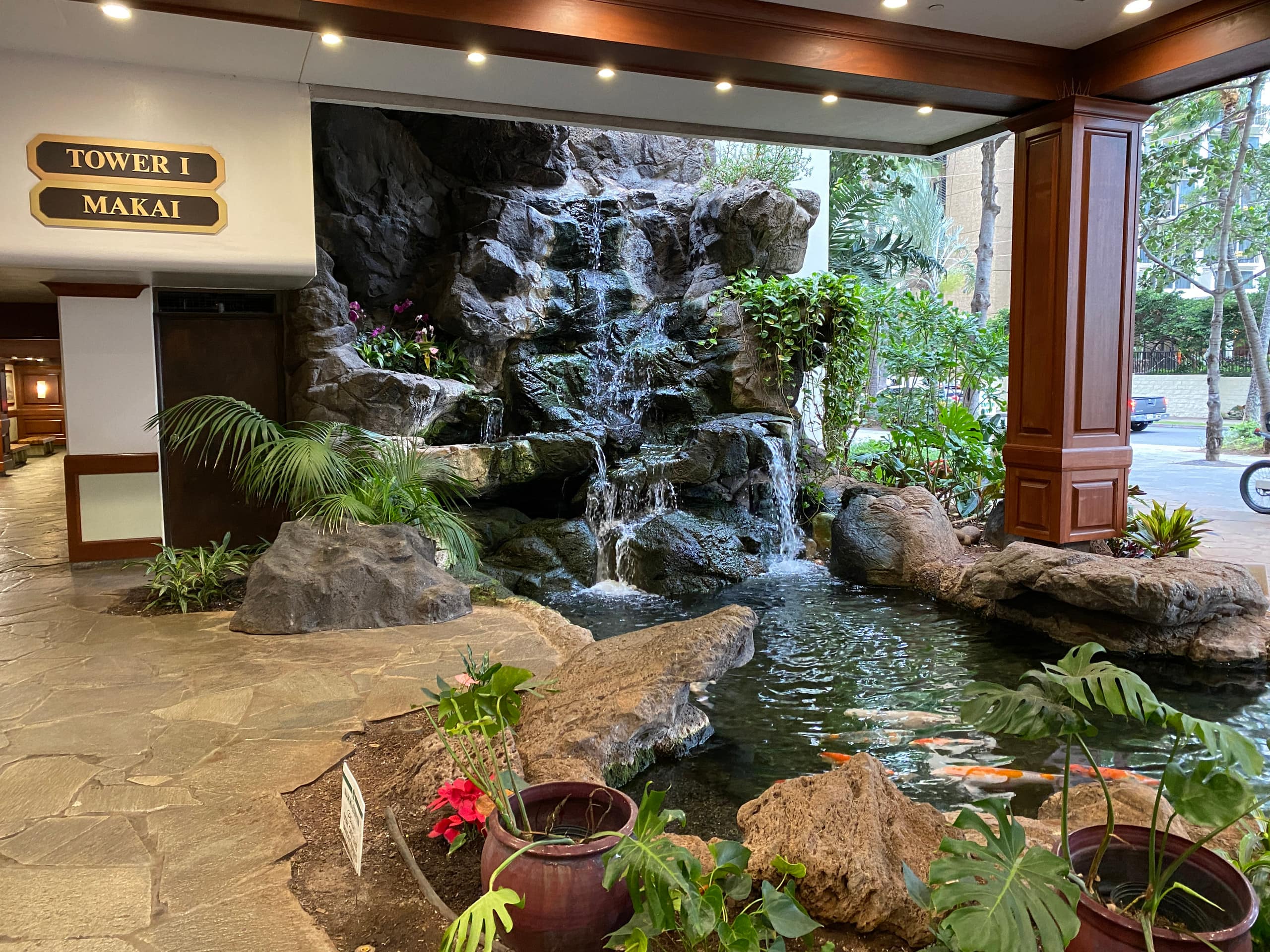 Gorgeous Waikiki Condo! - Image 32