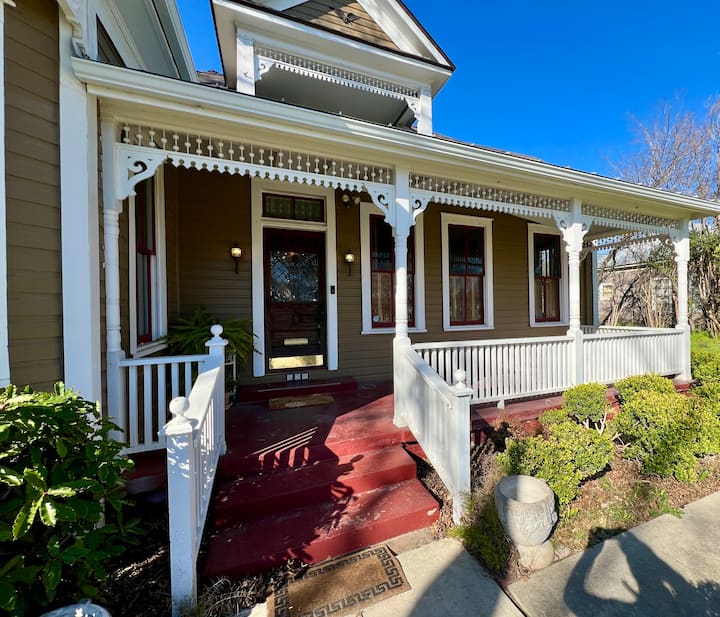 Krezdorn House - Houses for Rent in Seguin, Texas, United States