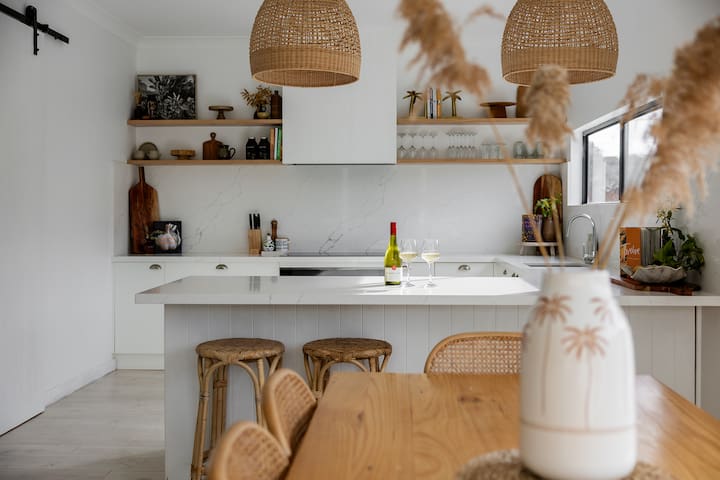 Ryes most iconic beach house – walk to the beach!