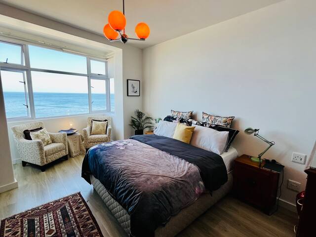 Panoramic sea views from stylish beachfront flat gallery image 5
