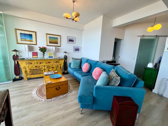 Panoramic sea views from stylish beachfront flat gallery image 3