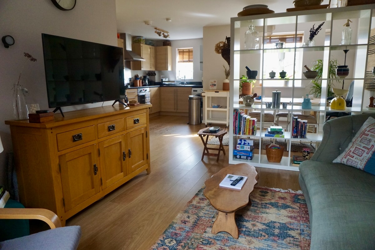 Successful Airbnb property: Peaceful family flat near Longleat, central Frome in Frome