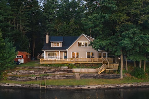 Modern, cozy, waterfront Cabin w/Deck| Adirondacks