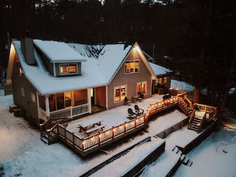 Modern and Cozy Riverfront Cabin