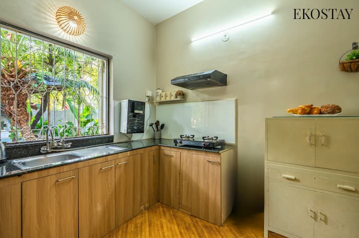 Full kitchen image 2