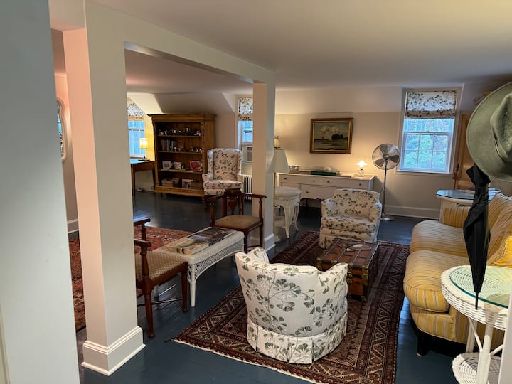 Cottage Escape! Country Retreat! - Greenwich, CT