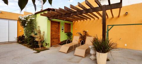 House with 03 en-suite bedrooms, swimming pool, barbecue area.