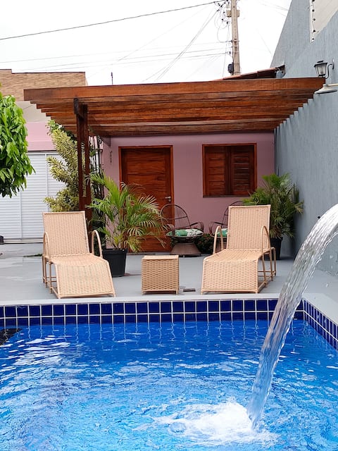 House with 3 en-suite bedrooms, swimming pool, barbecue area.