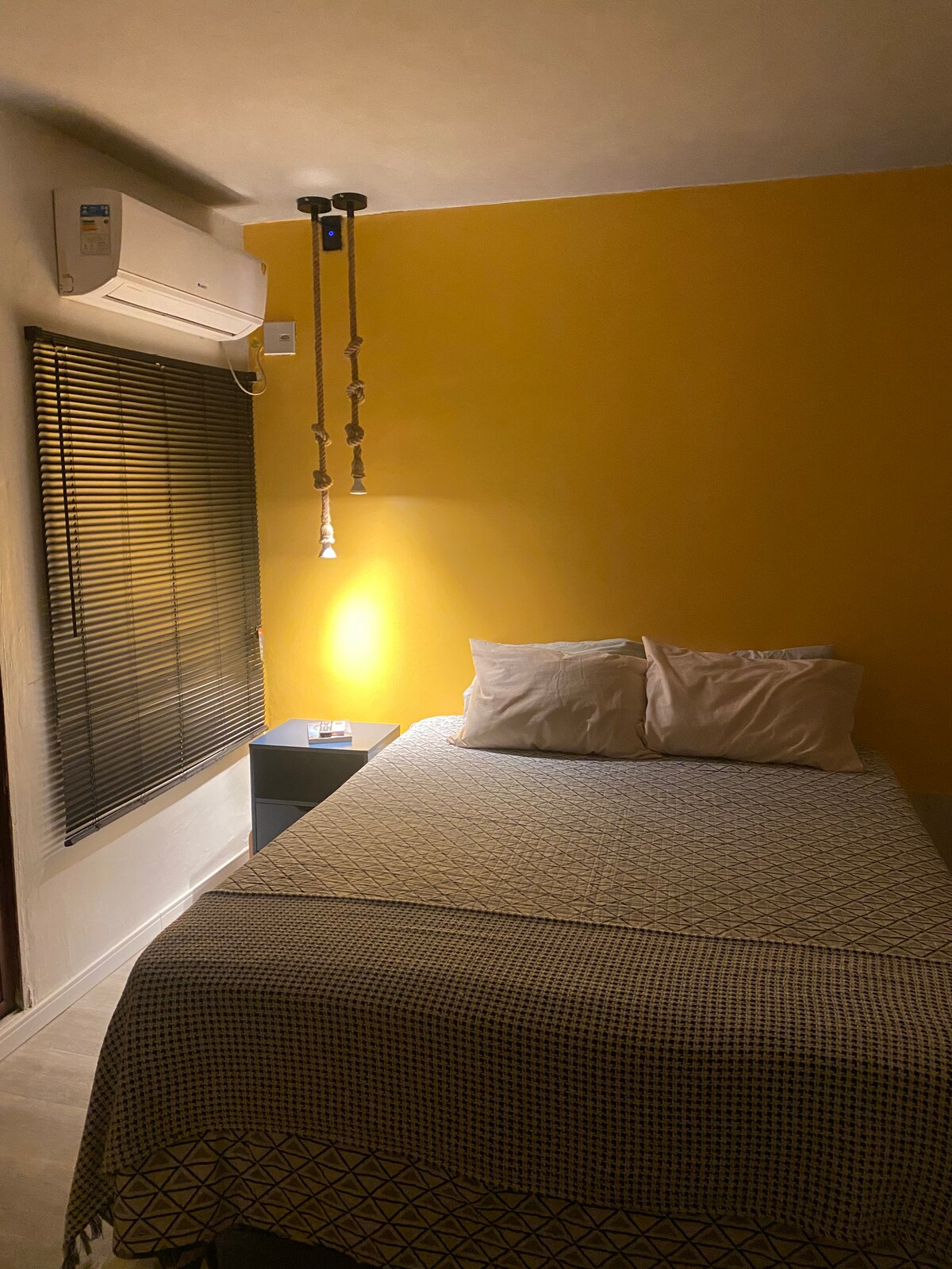 ¡Habitación en suite con aire acondicionado, TV y ducha eléctrica!