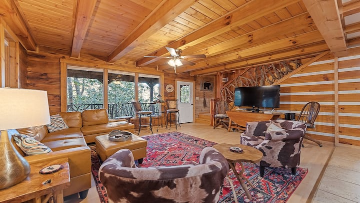 Creekside Manor-spectacular! Hot Tub, Pets Welcome - Maggie Valley, NC