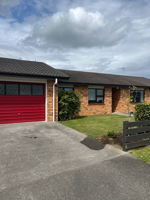 Pōhutukawa Place