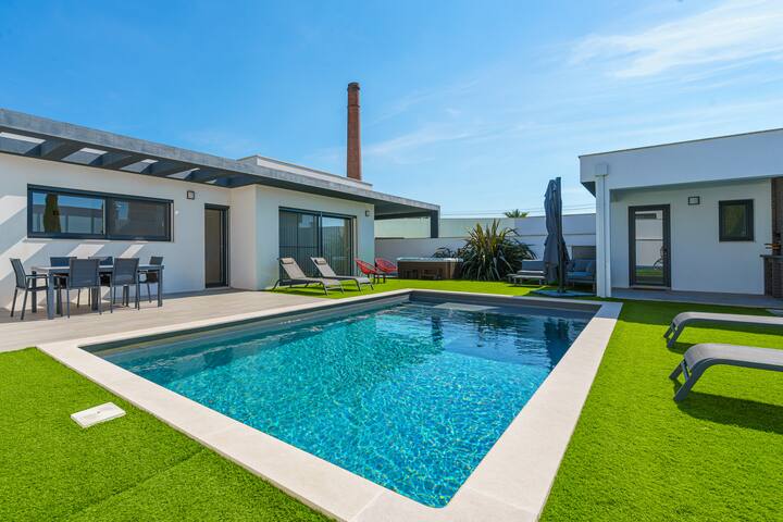 Villa Mauricio, with jacuzzi and private pool gallery image 2