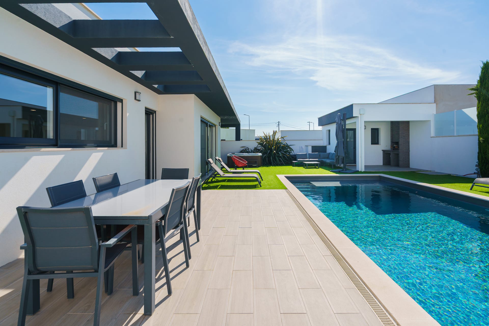Villa Mauricio — Garden area and pool