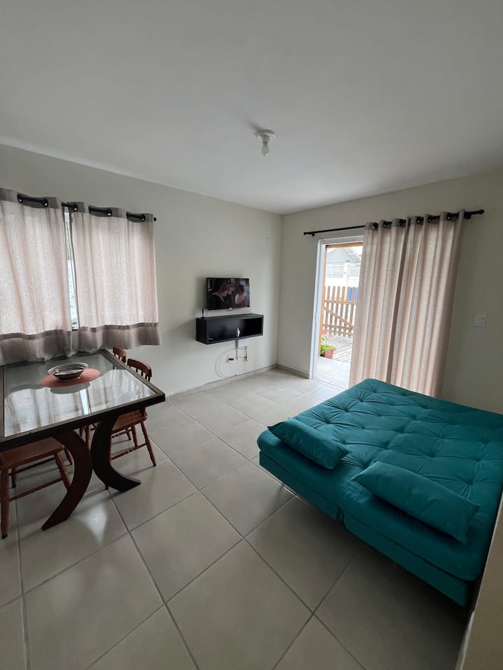 Разтегателен диван с отворено легло (ние осигуряваме спално бельо)