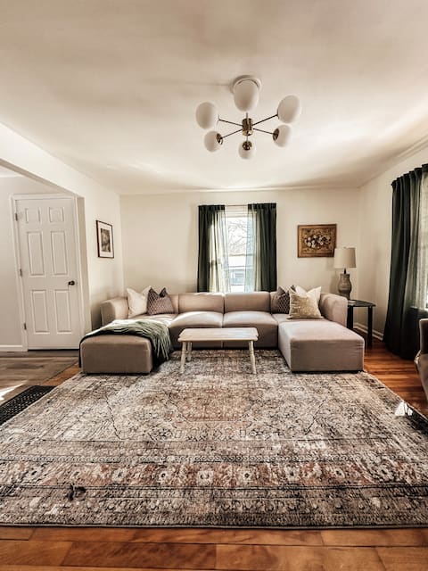 3BR Renovated, Cozy Bungalow Entire House