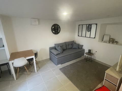 Furnished, new independent studio