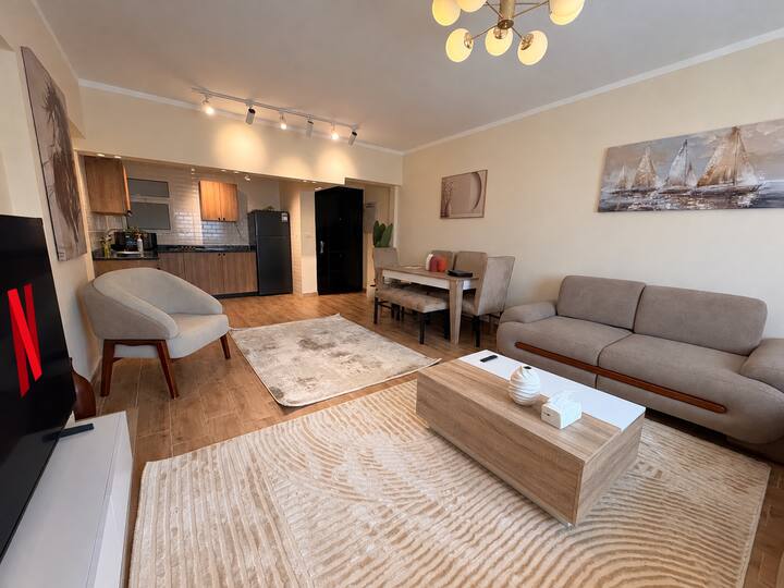 Eastern Market 2 BDR Apt In Rehab City: Living room